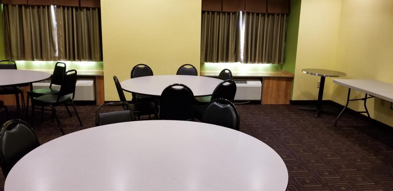 Microtel & By Wyndham Hotel Delphos